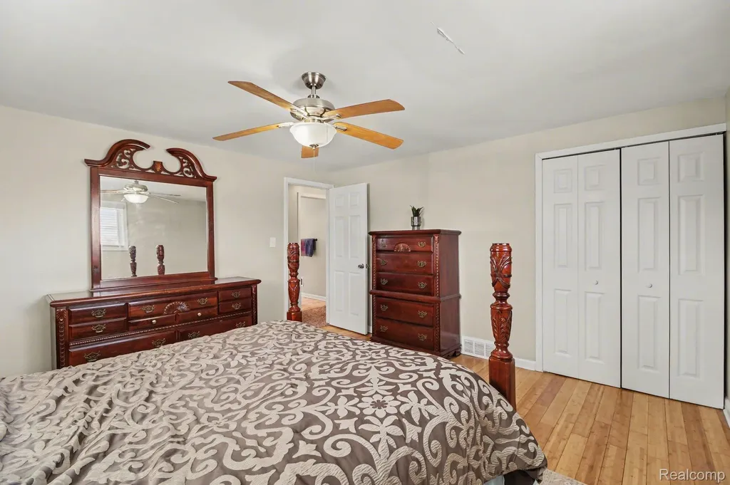 23225 Elaine Street St. Clair Shores City MI 48080