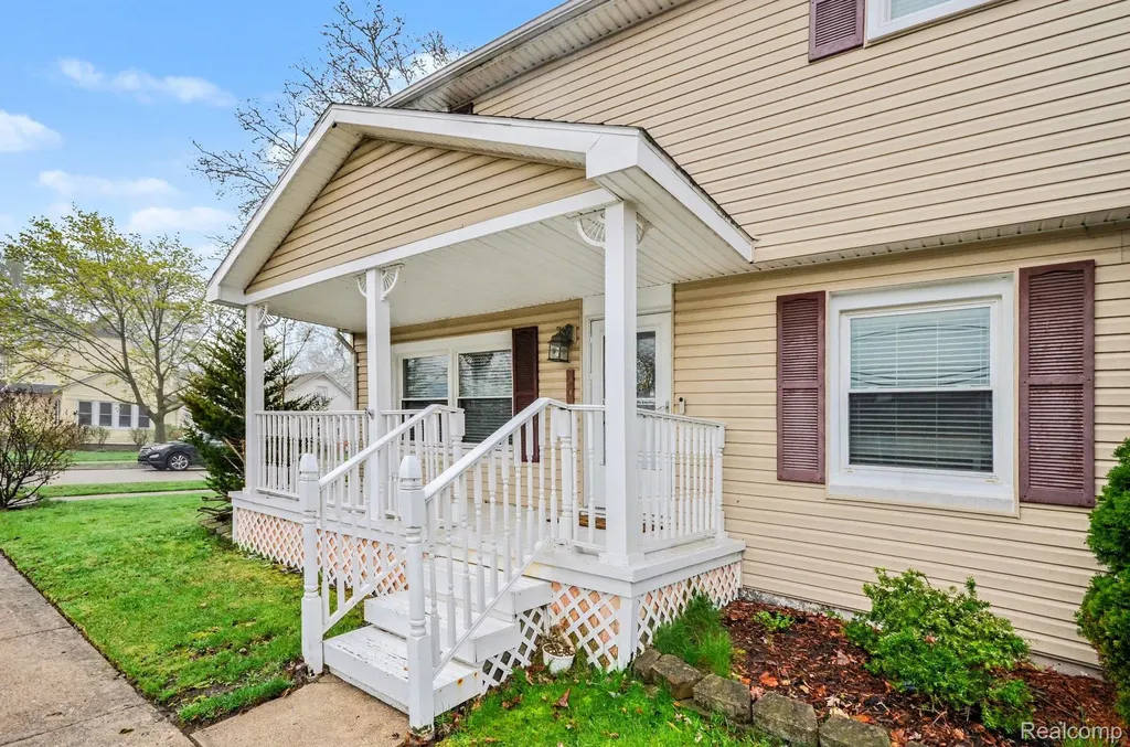23225 Elaine Street St. Clair Shores City MI 48080