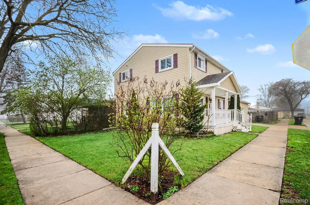 23225 Elaine Street St. Clair Shores City MI 48080