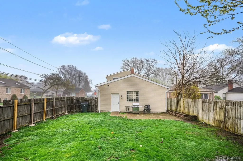 23225 Elaine Street St. Clair Shores City MI 48080