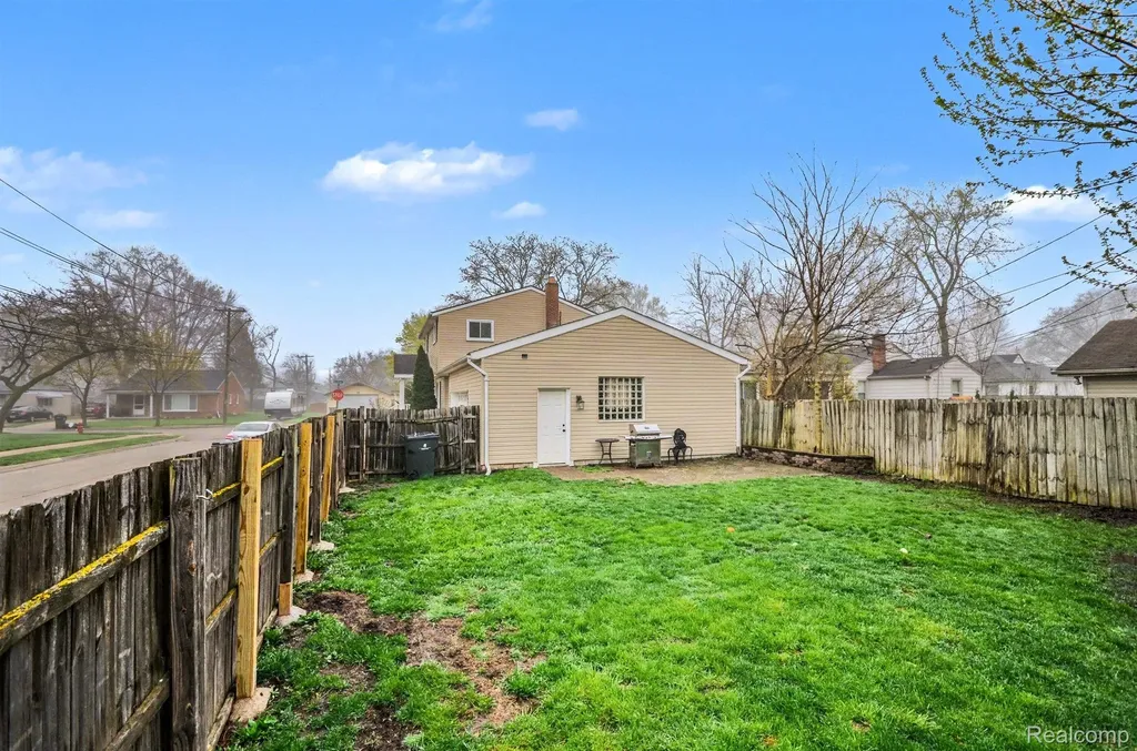 23225 Elaine Street St. Clair Shores City MI 48080