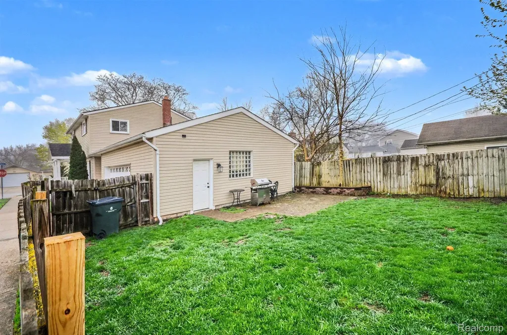 23225 Elaine Street St. Clair Shores City MI 48080
