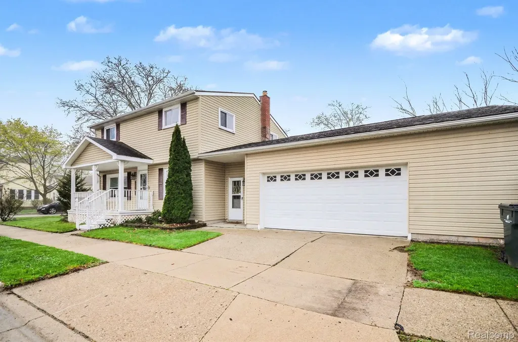 23225 Elaine Street St. Clair Shores City MI 48080
