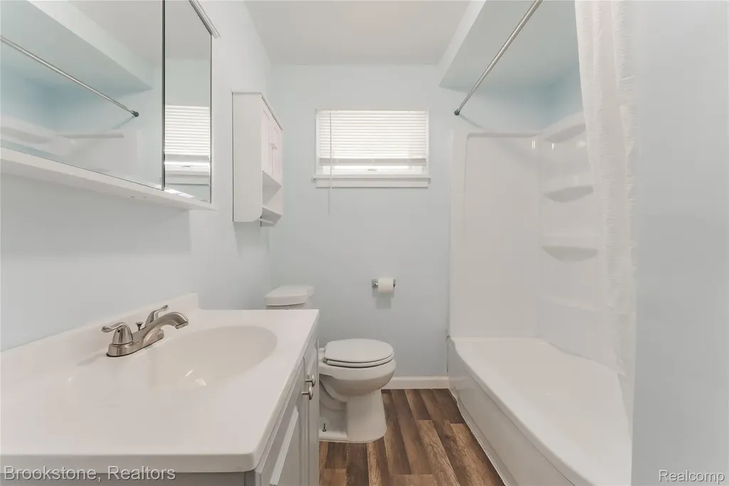 202 W Rundell Street Pontiac City MI 48342