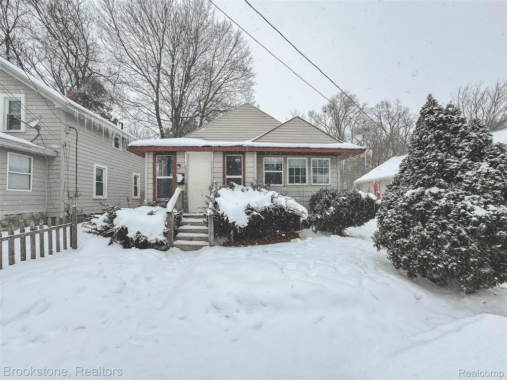 202 W Rundell Street Pontiac City MI 48342