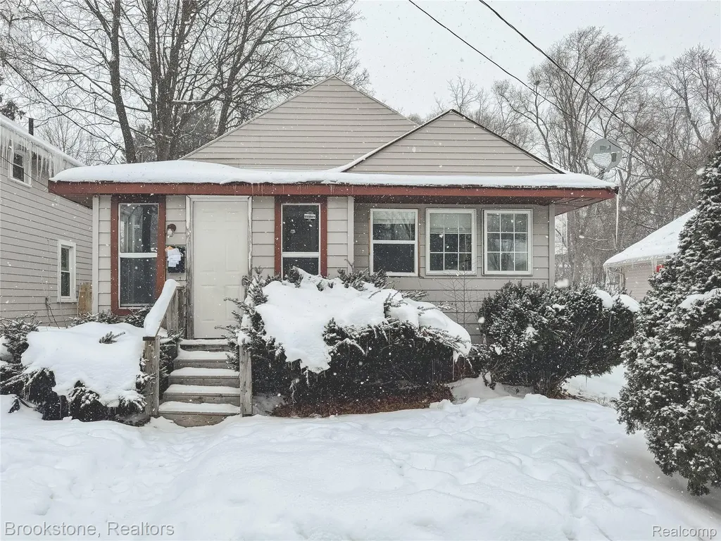 202 W Rundell Street Pontiac City MI 48342