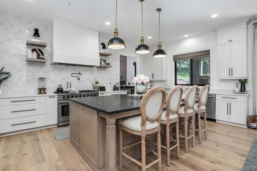 2584 Heights View Court Rochester City MI 48306