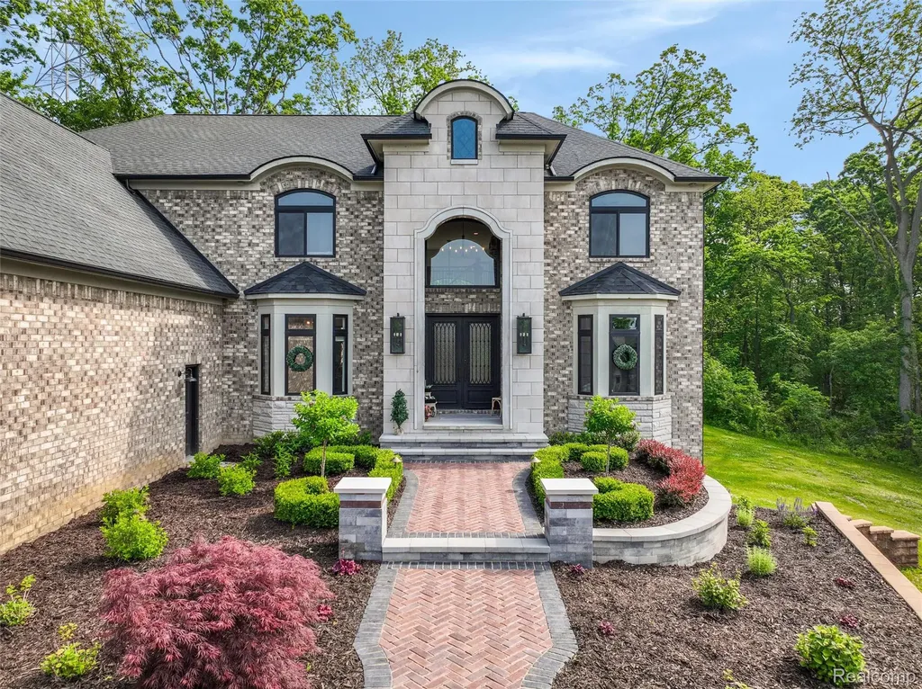 2584 Heights View Court Rochester City MI 48306
