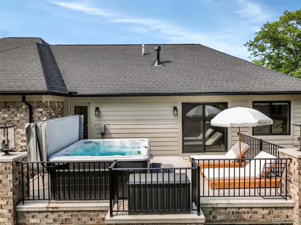2584 Heights View Court Rochester City MI 48306