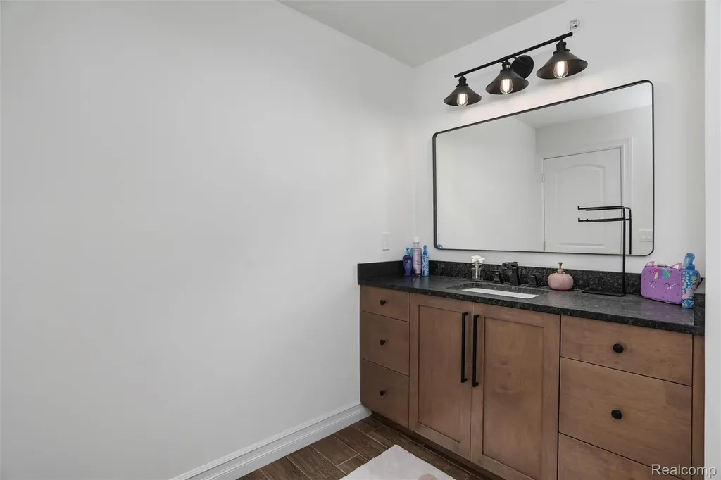 2584 Heights View Court Rochester City MI 48306
