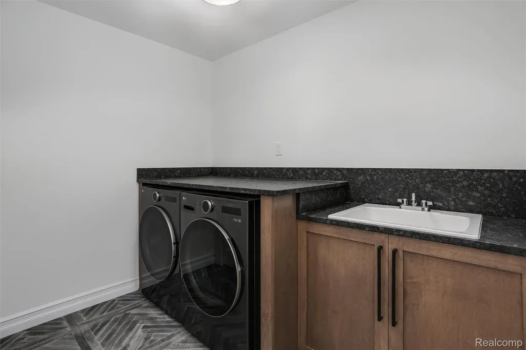 2584 Heights View Court Rochester City MI 48306