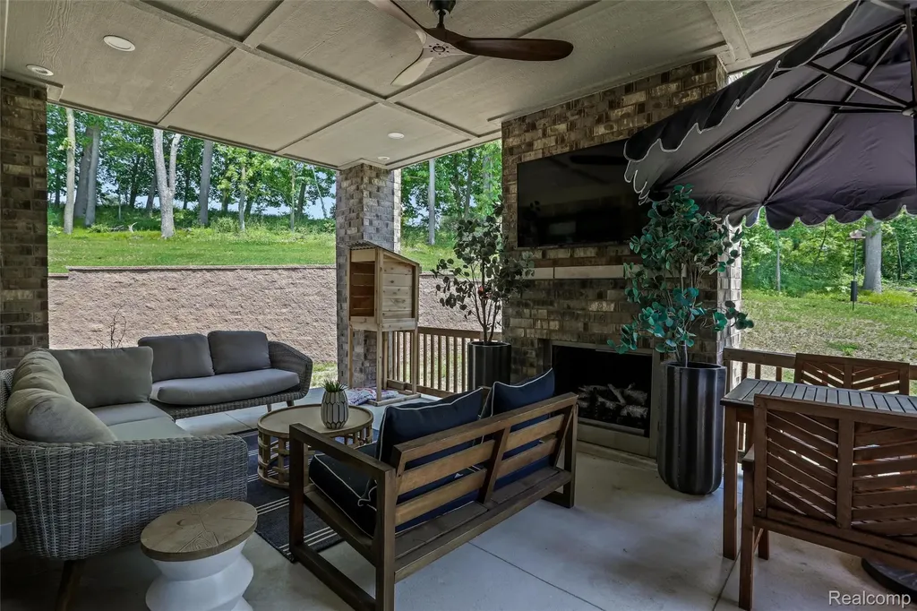 2584 Heights View Court Rochester City MI 48306