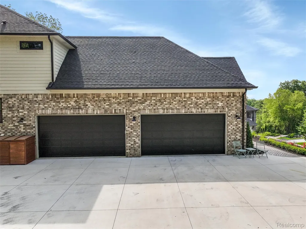 2584 Heights View Court Rochester City MI 48306