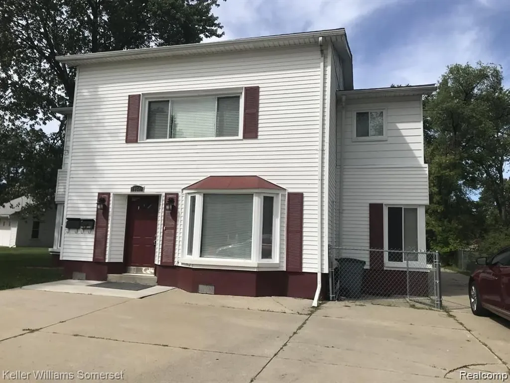 18541 Utica Roseville City MI 48066
