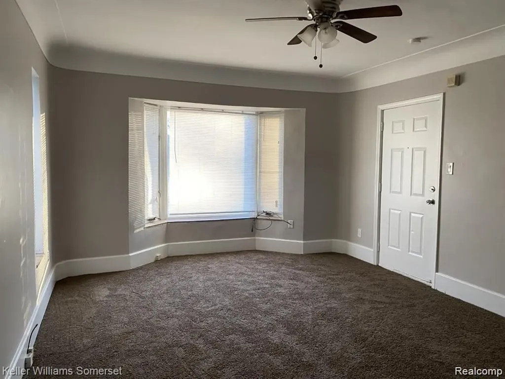 18541 Utica Roseville City MI 48066
