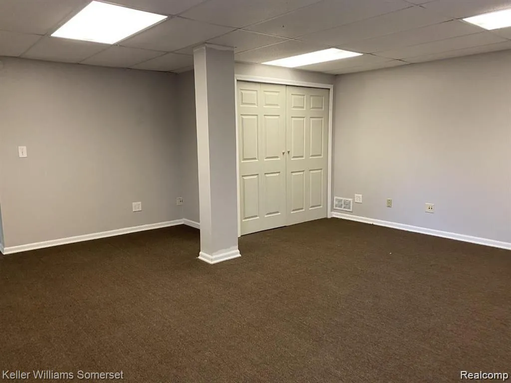 18541 Utica Roseville City MI 48066