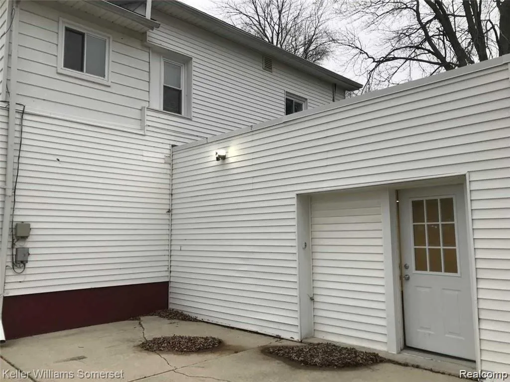 18541 Utica Roseville City MI 48066