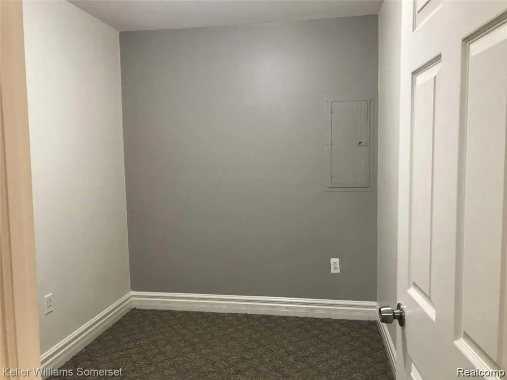18541 Utica Roseville City MI 48066
