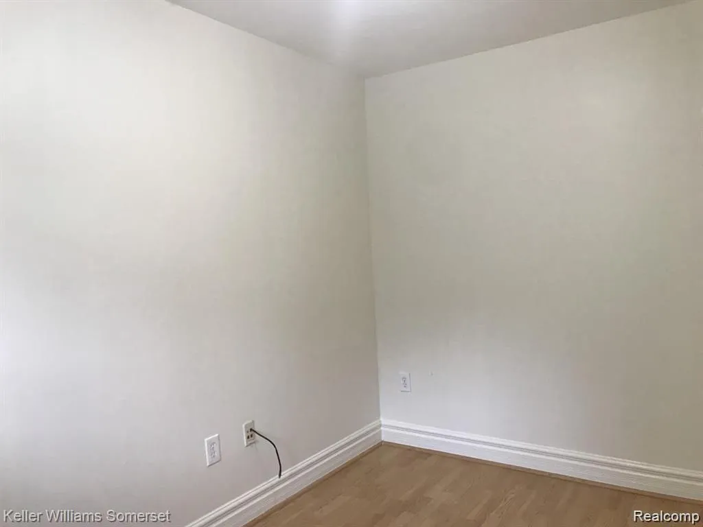 18541 Utica Roseville City MI 48066