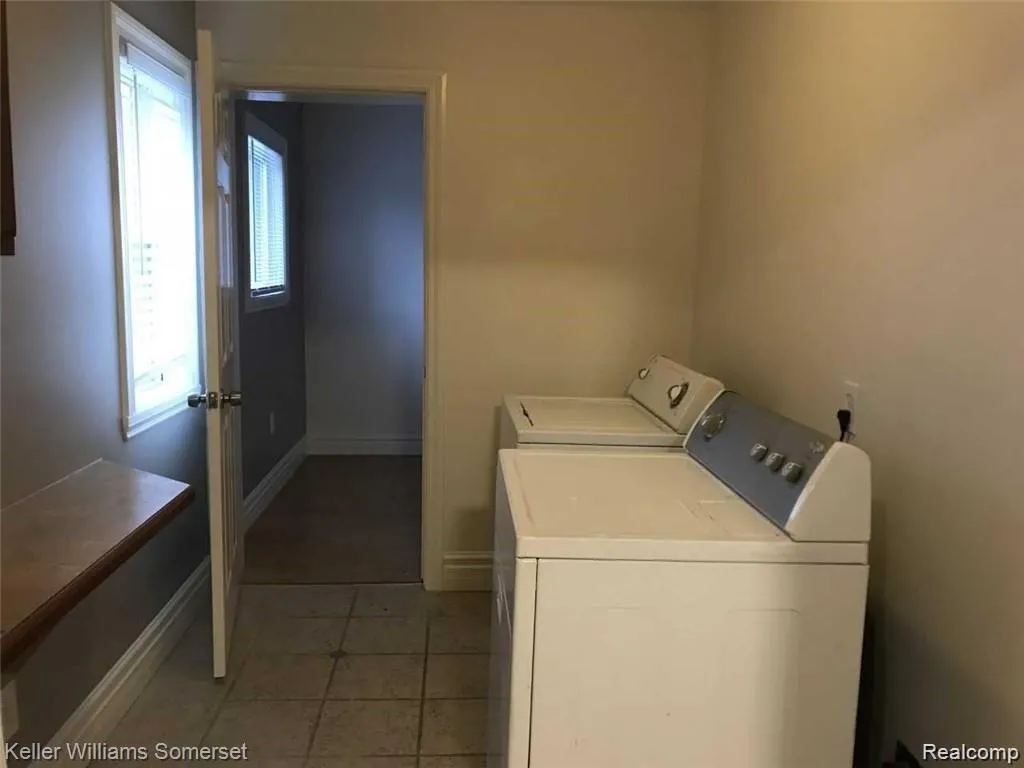 18541 Utica Roseville City MI 48066