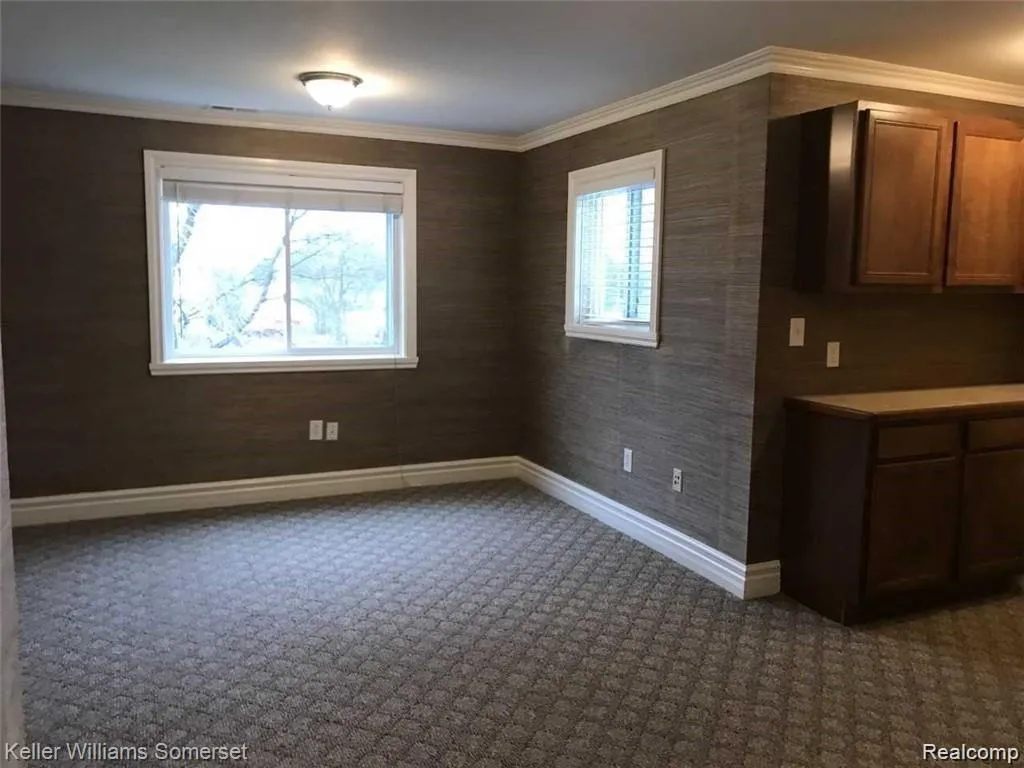 18541 Utica Roseville City MI 48066