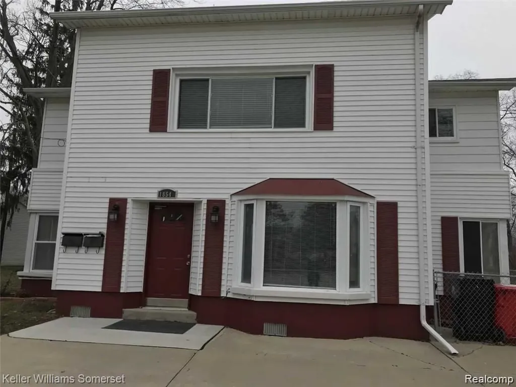 18541 Utica Roseville City MI 48066