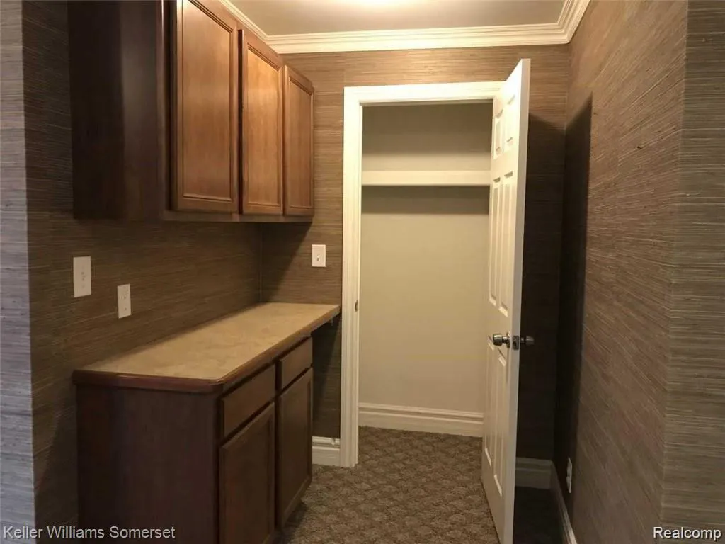 18541 Utica Roseville City MI 48066