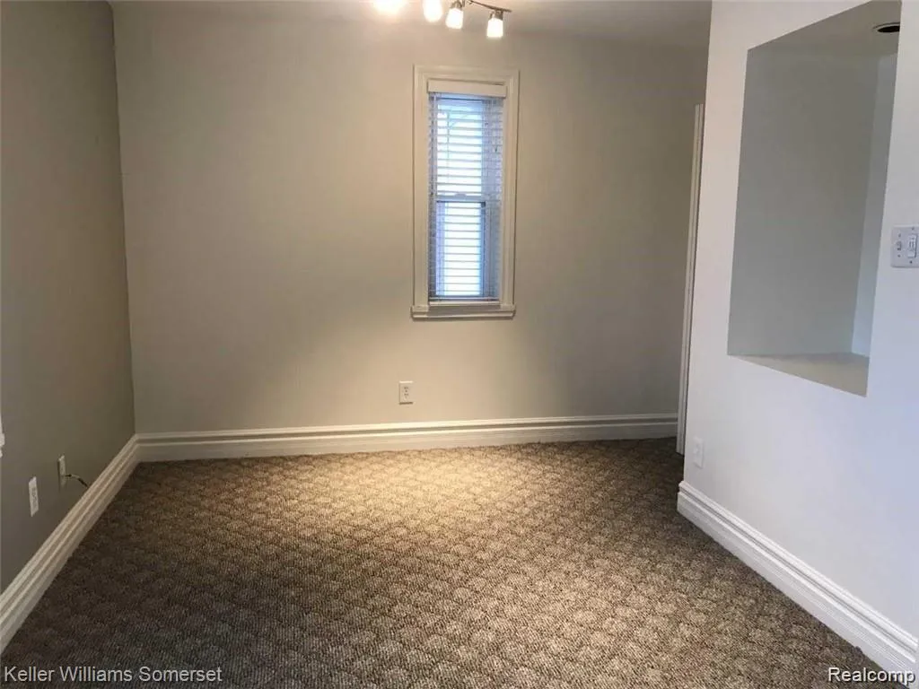 18541 Utica Roseville City MI 48066