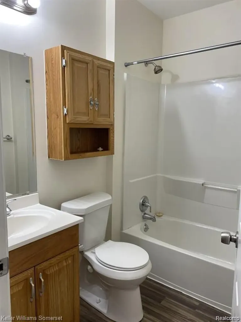 18541 Utica Roseville City MI 48066