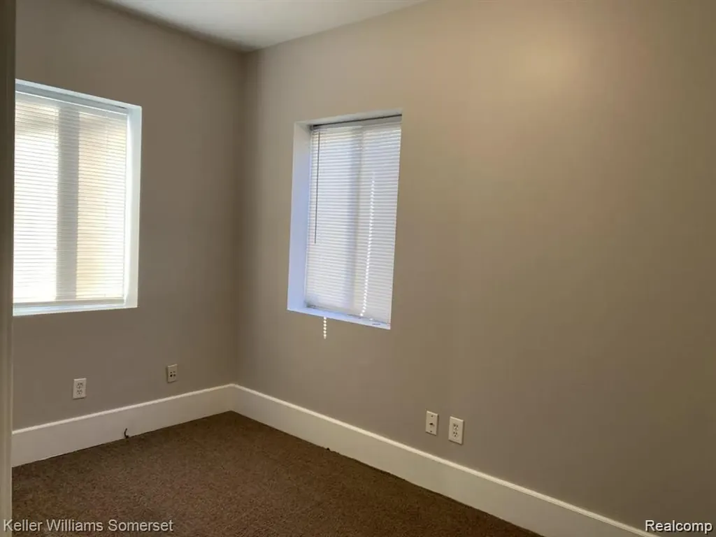 18541 Utica Roseville City MI 48066