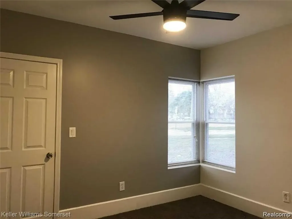 18541 Utica Roseville City MI 48066