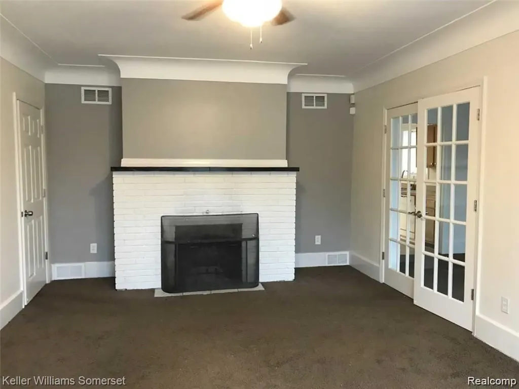18541 Utica Roseville City MI 48066