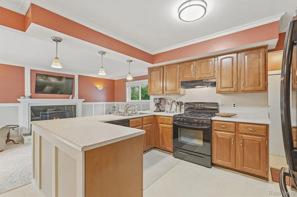 184 Carter Drive Troy City MI 48098