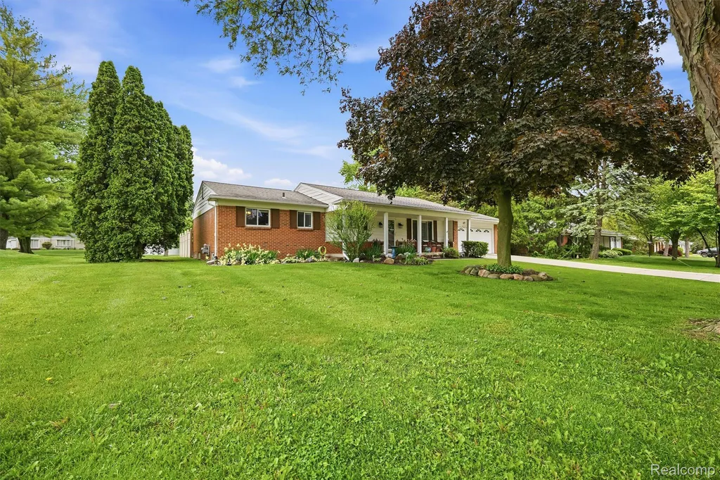 184 Carter Drive Troy City MI 48098