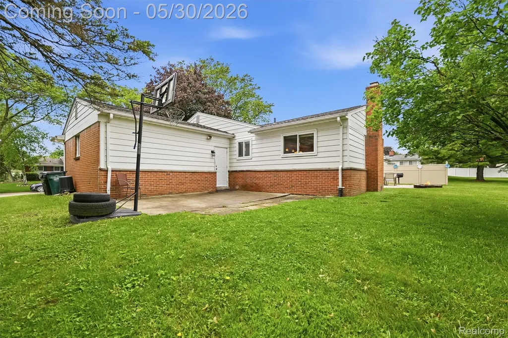 184 Carter Drive Troy City MI 48098