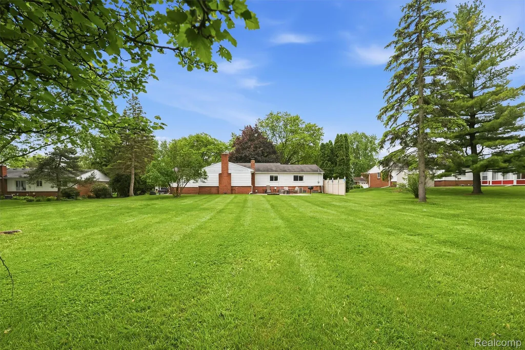 184 Carter Drive Troy City MI 48098