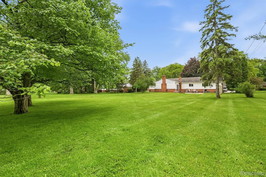184 Carter Drive Troy City MI 48098