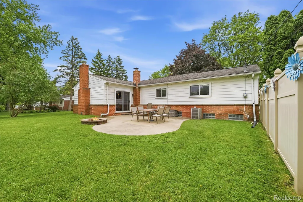 184 Carter Drive Troy City MI 48098