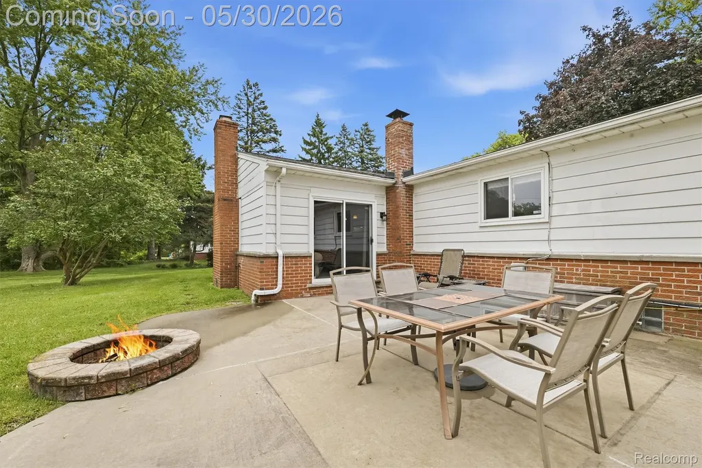 184 Carter Drive Troy City MI 48098