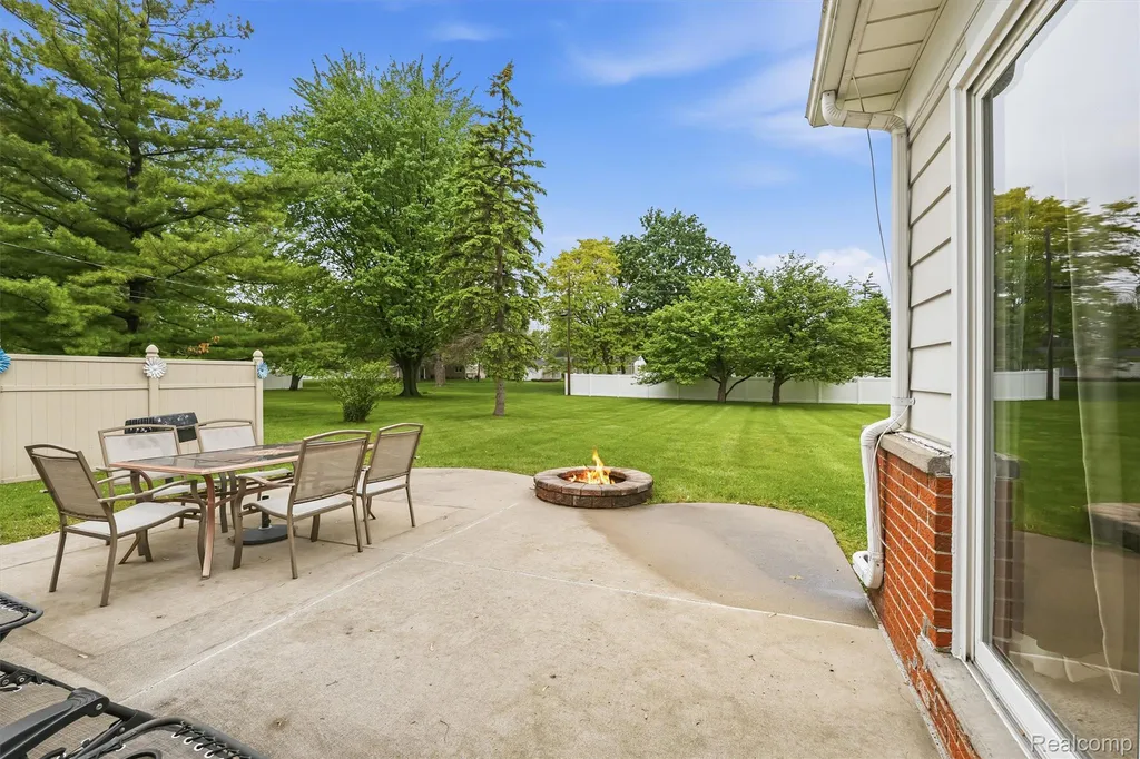 184 Carter Drive Troy City MI 48098