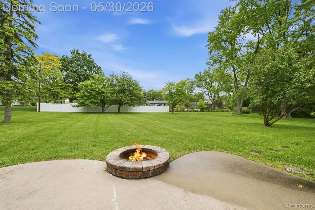 184 Carter Drive Troy City MI 48098