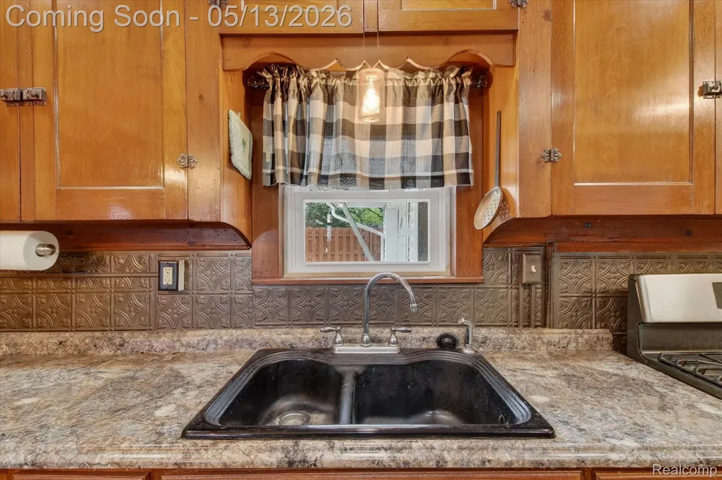 50 Clarence Street Belleville City MI 48111