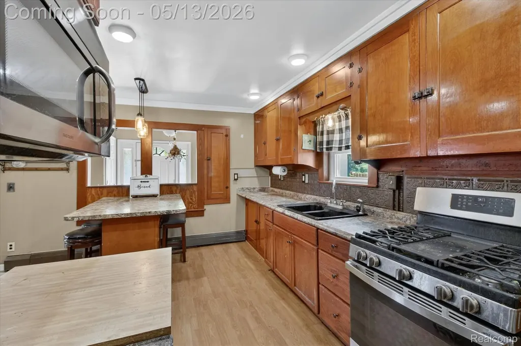 50 Clarence Street Belleville City MI 48111