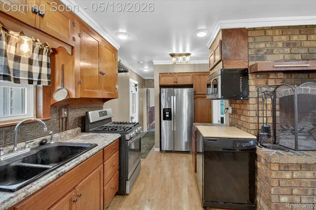 50 Clarence Street Belleville City MI 48111