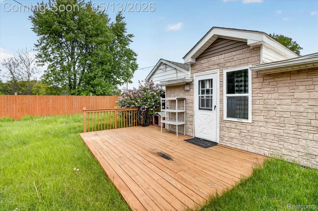 50 Clarence Street Belleville City MI 48111