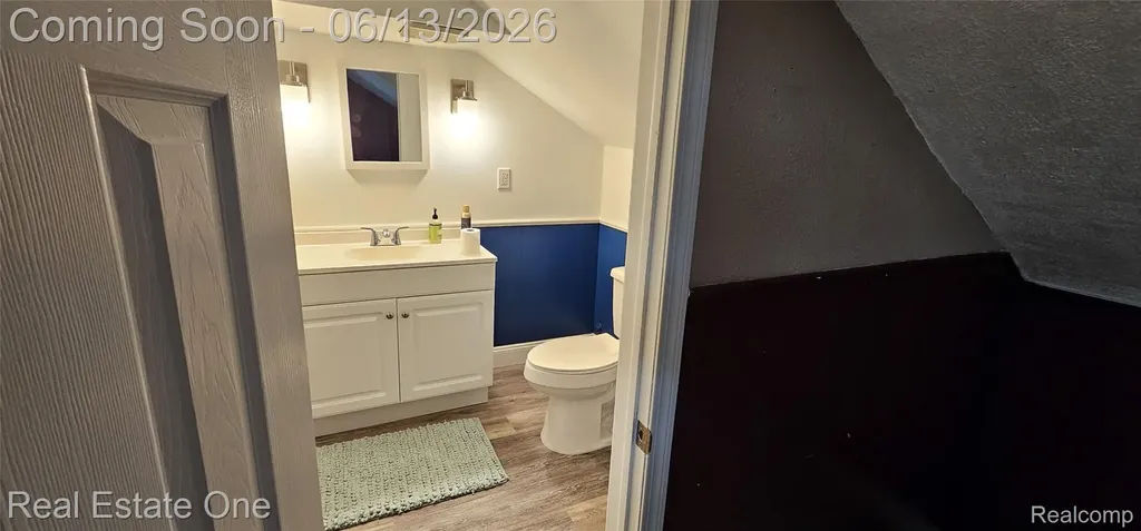 2073 Roslyn Road Grosse Pointe Woods City MI 48236