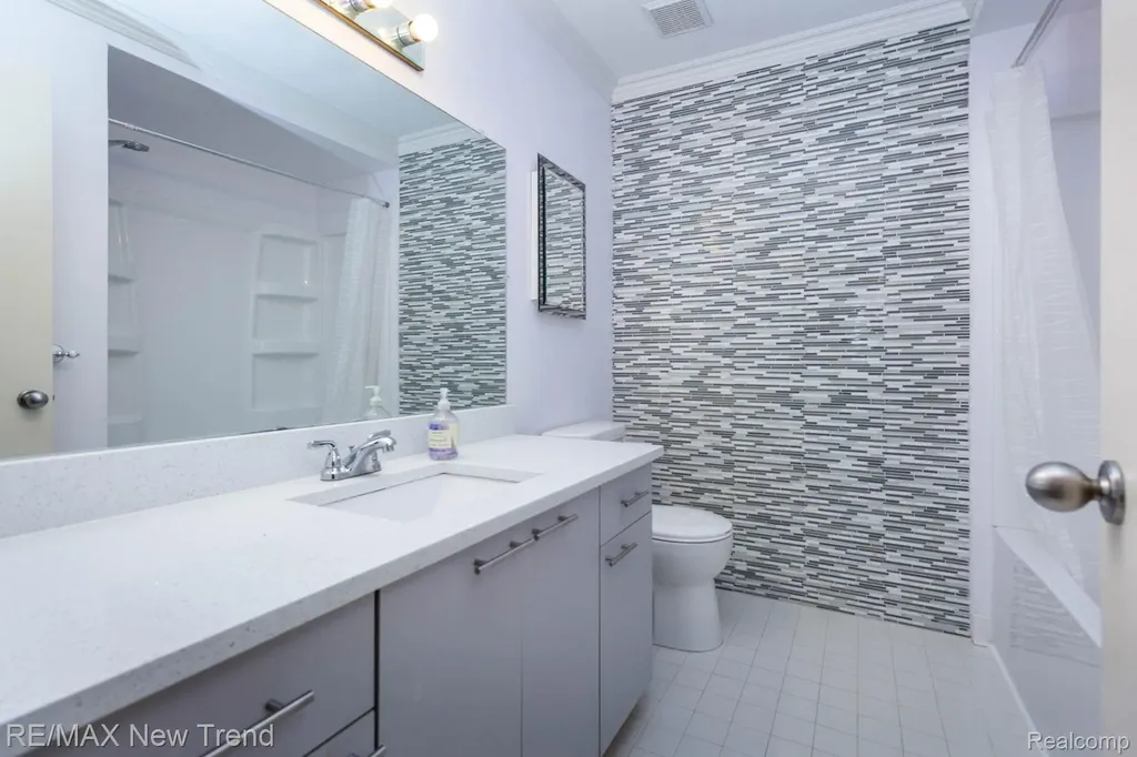 29583 Sierra Pointe Circle Farmington Hills City MI 48331