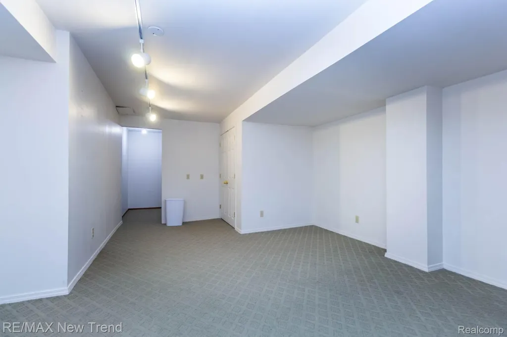 29583 Sierra Pointe Circle Farmington Hills City MI 48331