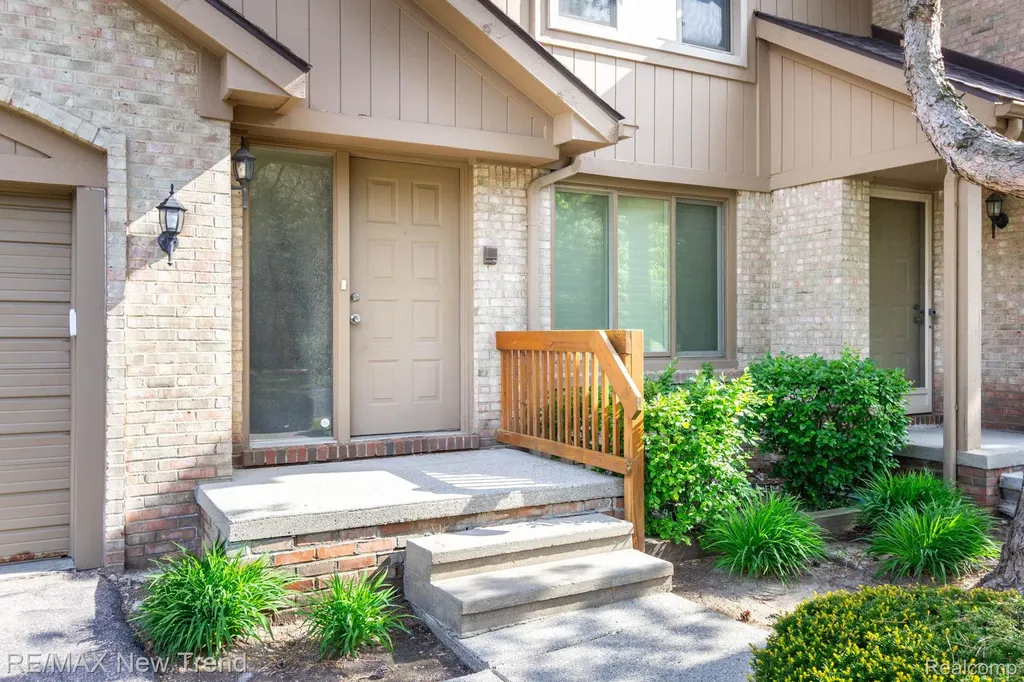 29583 Sierra Pointe Circle Farmington Hills City MI 48331