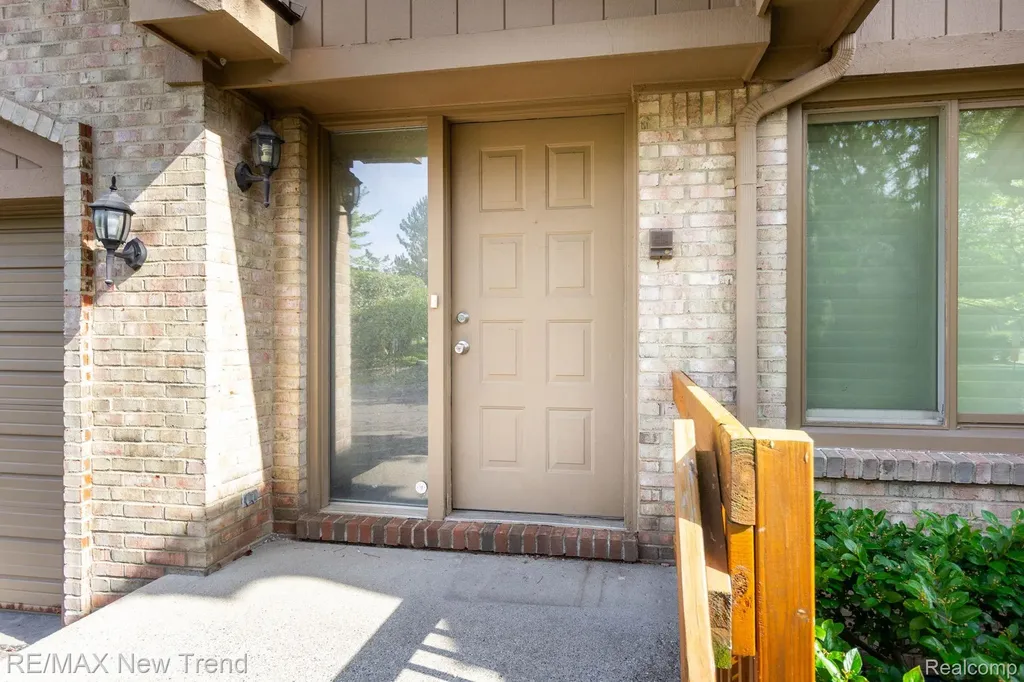 29583 Sierra Pointe Circle Farmington Hills City MI 48331